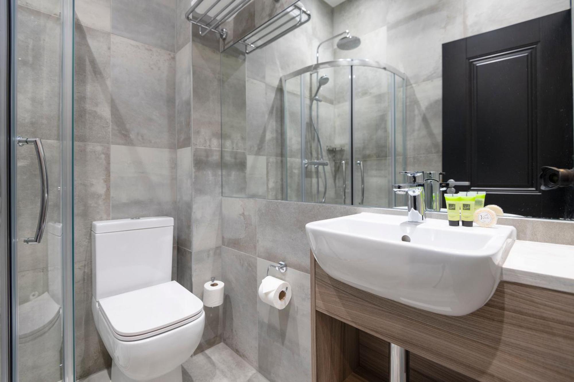 Brit Earls Court 3* London