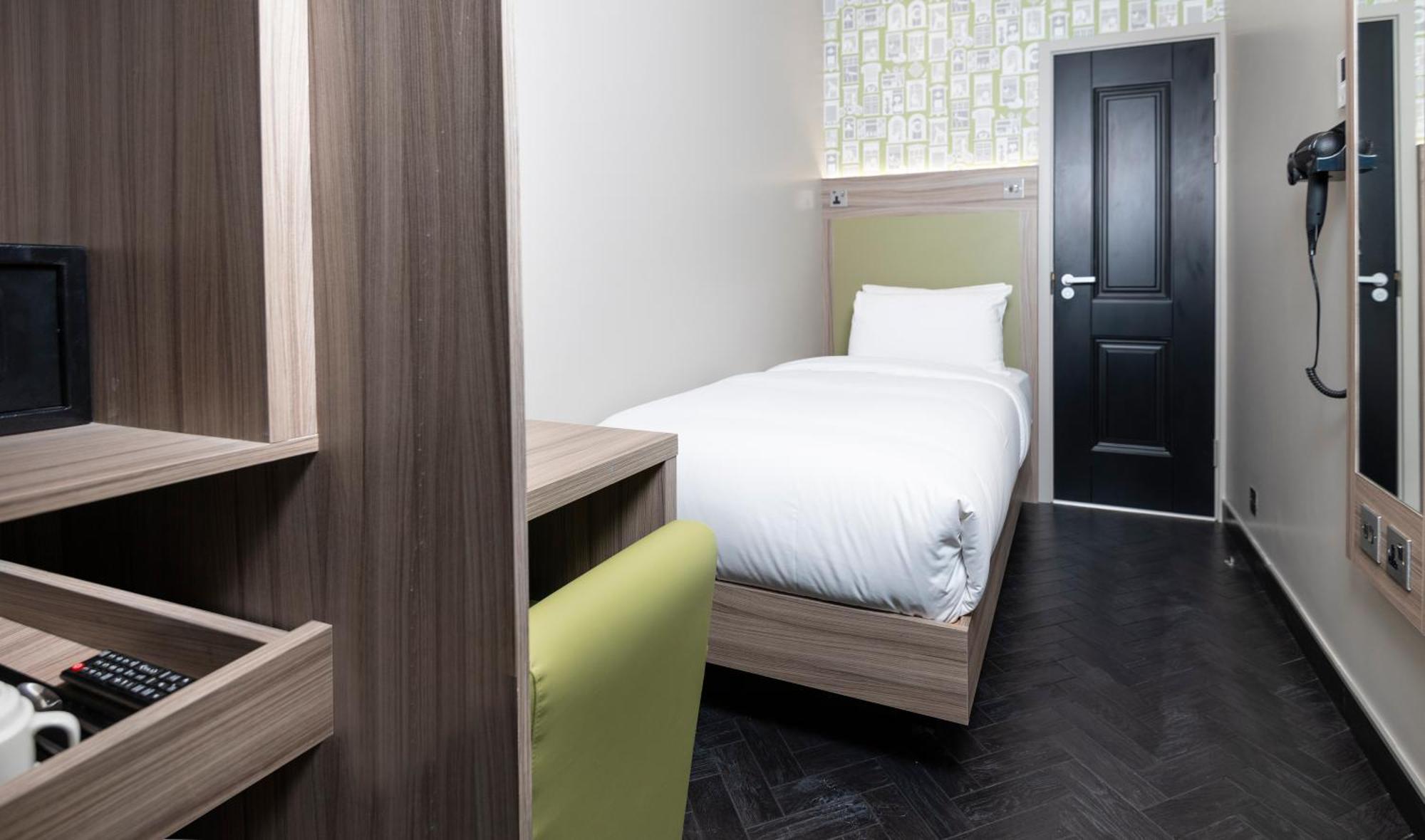 Brit Earls Court 3*
