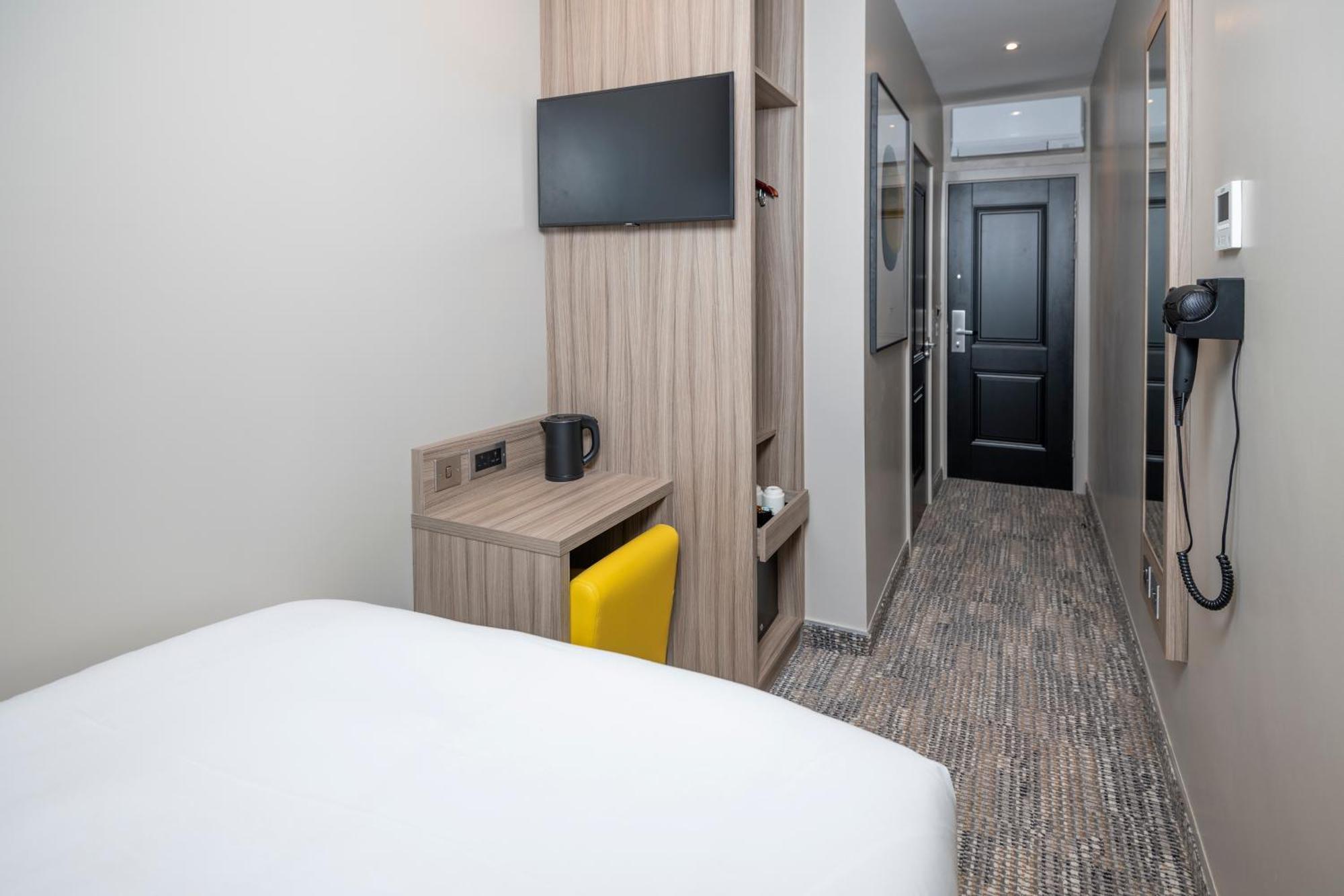 Brit Earls Court Hotel
